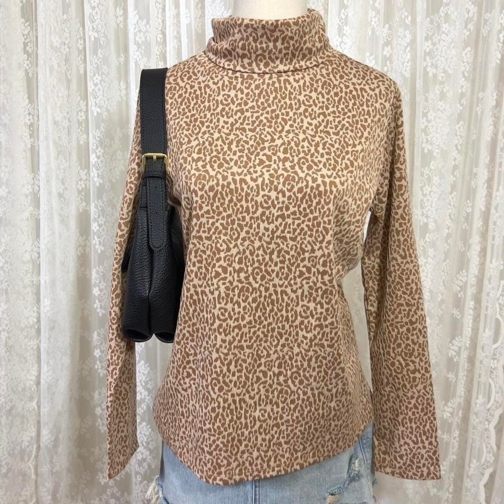 Tyler Boe Tan Leopard Print Turtleneck Tunic Top Medium EUC Long Sleeves‎